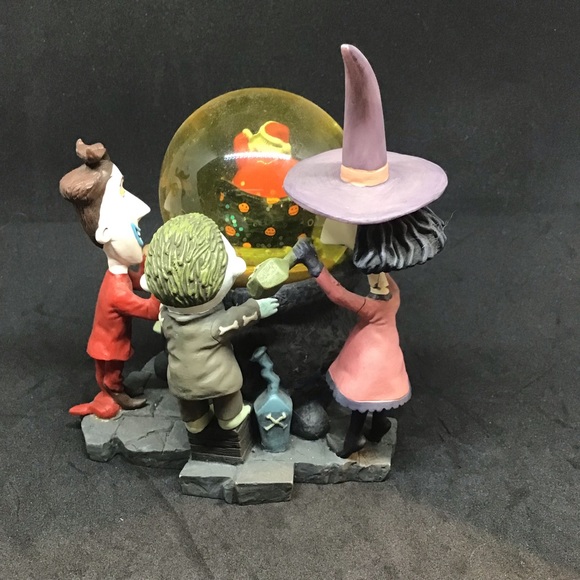 Vintage Tim Burton’s Nightmare Before Christmas Snowglobe. Lock, Shock & Barrel - Picture 3 of 11